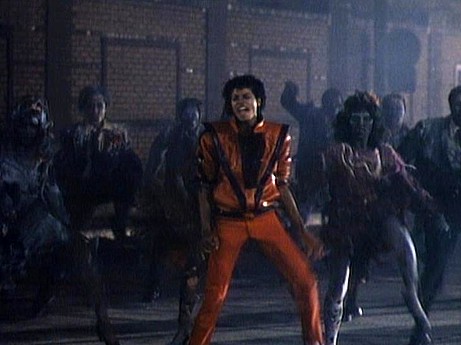 Michael Jackson nhảy múa cùng lũ thây ma trong video ca nhạc "Thriller" rất phổ biến thời bấy giờ.